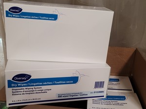 Case of Diversey Disposable Dry Wipes 6x8in 500-wipes per inner box, total of 2000wipes per case