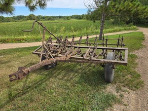 John Deere Spring Tooth Digger 8