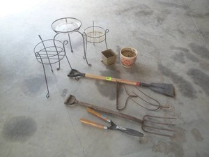Garden Tools & Planters