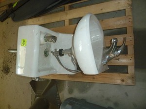 Porcelain Water Fountain & Sink