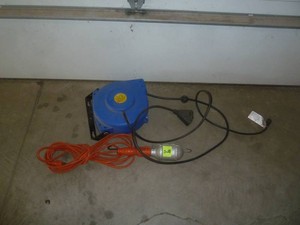 Retractable Cord & Trouble Light
