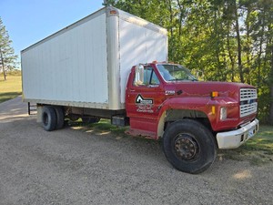 1988 Ford F-700 Box Truck