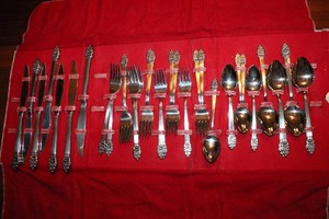Oneida Community Stainless Steel Flatware Set