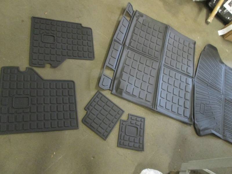 Unknown vehicle bed liner and floor mats