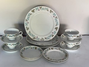 Vintage Fine China Japan 6701 Floral Vine 20 Pc Tea Dinner Set