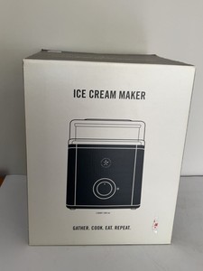 Williams Sonoma Open Kitchen 2-Quart Ice Cream Maker w Box