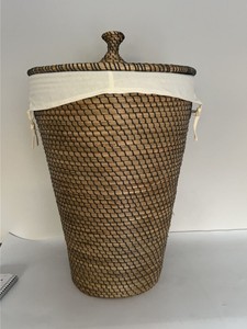 Woven Rattan Laundry Hamper Basket With Lid and Fabric Liner