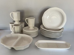 Pfaltzgraff Heritage White Stoneware Dinnerware Set Mugs Plates