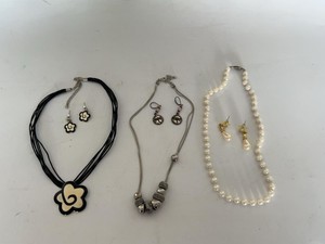 Fashion Jewelry Necklace & Earring Lot Faux Pearl Floral Silver Tone