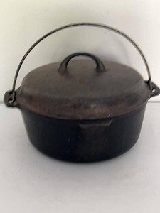Vintage Cast Iron Dutch Oven Pot with Lid & Bail Handle Size 8