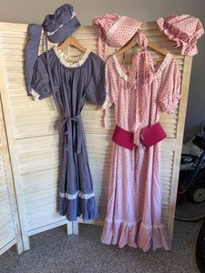 Vintage Prairie Pioneer Dresses Bonnets Costume Set Pink Blue