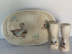 Vintage Red Wing Bob White Bird Tray & Salt Pepper Shaker Set
