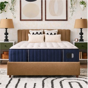 S&F Kirkland Signature Lakeridge Queen Mattress - MSRP $1,199