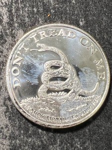 1 TROY OZ .999 FINE SILVER DONT TREAD ON ME ROUND