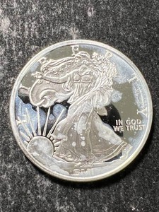 1 TROY OZ .999 FINE SILVER AMERICAN EAGLE ROUND