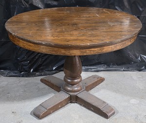 Round Pedestal Dining Table 