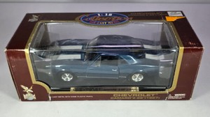 Road Legends 1967 Chevrolet Camaro Z-28 118 Scale Die-Cast Model