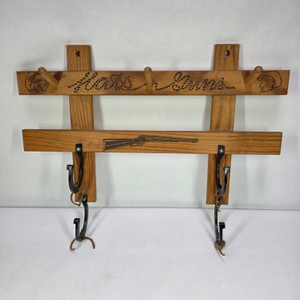 Vintage Western Cowboy Wood Wall Rack with Horseshoe Hooks & Rifle Motif