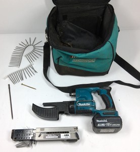 Makita 18V LXT Cordless Auto-Feed Screw Gun with Battery & Collated Screw Attachment