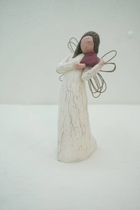 Willow Tree figure angel of the Heart