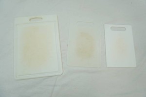 3 plastic cutting boards