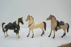 2 vintage Hartland Plastic Co. horses and 1 vintage Breyer Western Horse