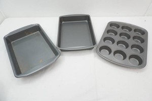2 cake pans and 1 muffin pan