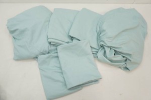 2 fitted and 2 flat queen size sheets with pillow cases