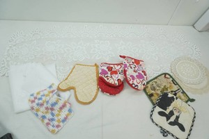 lace table runner, pot holders, hot pads, doilies