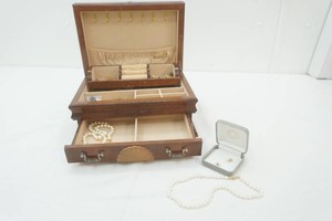 dresser jewelry box with some nice jewelry included
