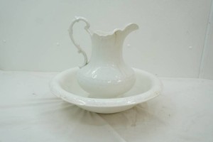 vintage wash bowl and pitcher