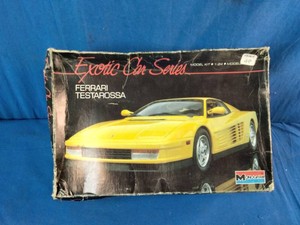 Vintage Monogram 124 Scale Ferrari Testarossa Model Kit (#2910)