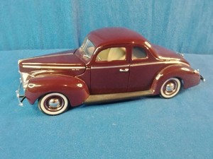 A maroon Ertl 118 Scale 1940 Ford Deluxe Coupe (Model 7936) die-cast metal collectible model ca