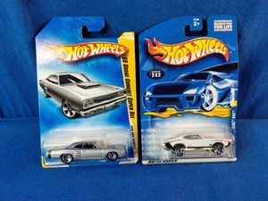 Two carded 164 scale diecast Mattel Hot Wheels toy cars