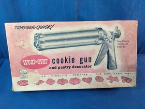 Vintage Wear-Ever Trigger-Quick Cookie Gun and Pastry Decorator (Model No. 3365) from the 1950s