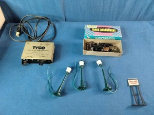Avintage Tyco HO scale model train accessory lot
