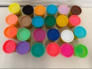 24x 3oz tubs Playdoh