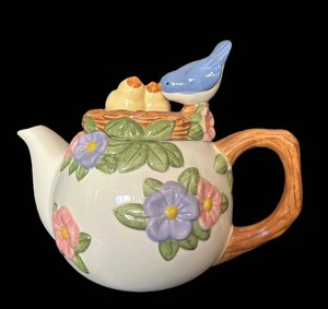 K - Novelty Teapot - Teleflora Bird & Nest Ceramic