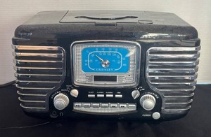 DR - Crosley AMFM CD Clock Radio - Model CR612