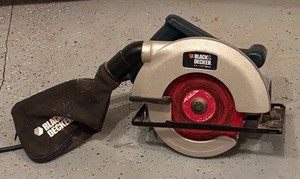 G - Black & Decker 7 14in Corded Circular Saw Model CS500