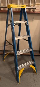 G - Werner 5 Ft Fiberglass Ladder Model 6005
