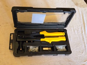 Stanley Hand Riveter Set with Rivets