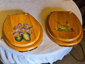 Decorative Solid Oak Toilet Seats with Floral Designs
