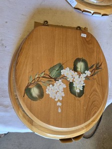 Deco Solid Oak Toilet Seat with Painted Floral Design for Standard Round Toilets