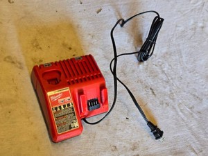 Milwaukee M12 M18 Charger