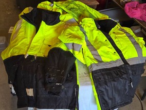 High-visibility Workwear Set including Ergodyne Jacket Size S and Forester Rainwear Size XL