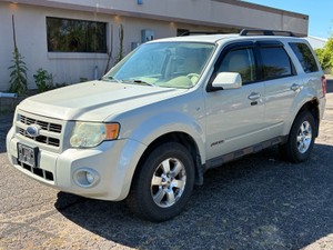 2008 Ford Escape Limited  No Accidents  153k Miles  (NO RESERVE)