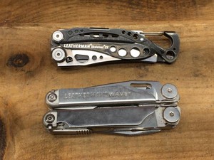 (2) LEATHERMAN Multi-Tools WAVE & SKELETOOL CX
