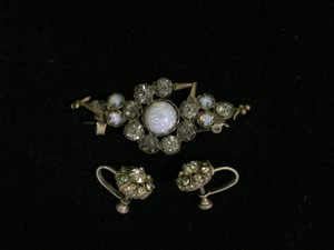 Vintage Pin with OPAL (Pretty) and Earrings
