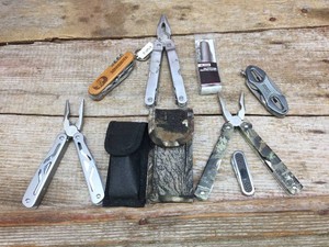 Group Multi-Tools & Knives